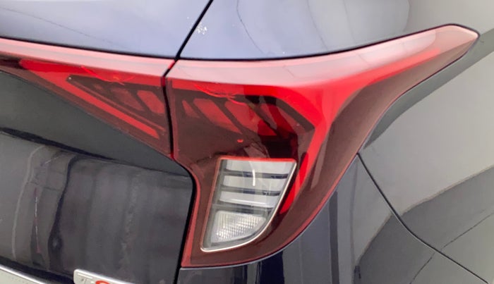 2022 KIA CARENS LUXURY PLUS 1.4 PETROL 7 STR, Petrol, Manual, 13,537 km, Right tail light - Minor damage