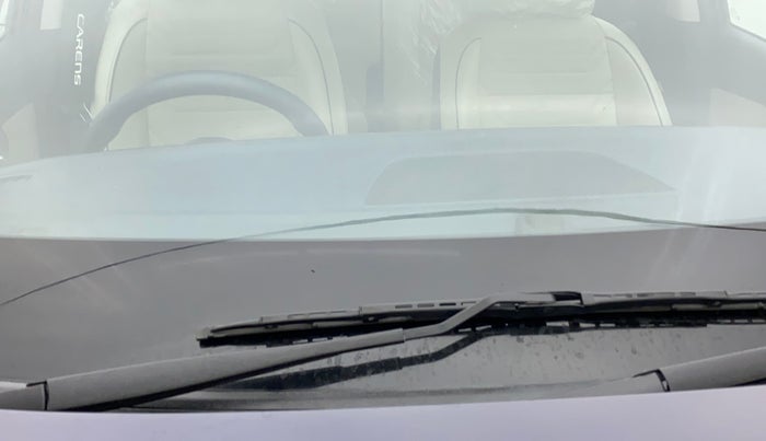 2022 KIA CARENS LUXURY PLUS 1.4 PETROL 7 STR, Petrol, Manual, 13,537 km, Front windshield - Minor spot on windshield