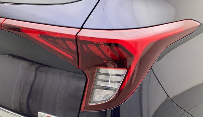 2022 KIA CARENS LUXURY PLUS 1.4 PETROL 7 STR, Petrol, Manual, 13,537 km, Right tail light - Minor damage