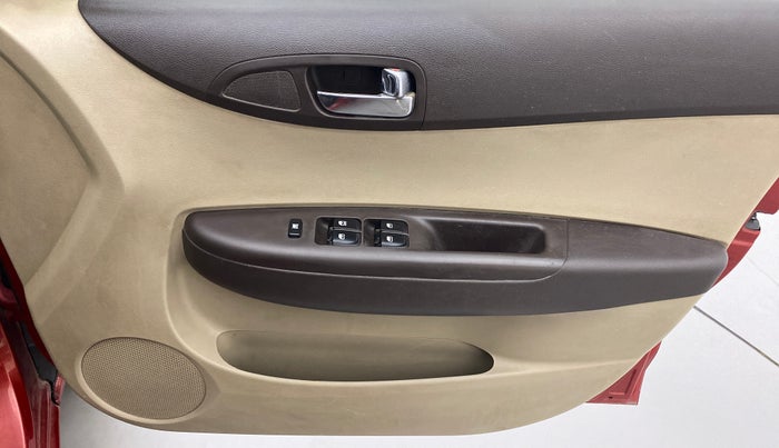2011 Hyundai i20 MAGNA 1.2 VTVT, Petrol, Manual, 76,472 km, Driver Side Door Panels Control
