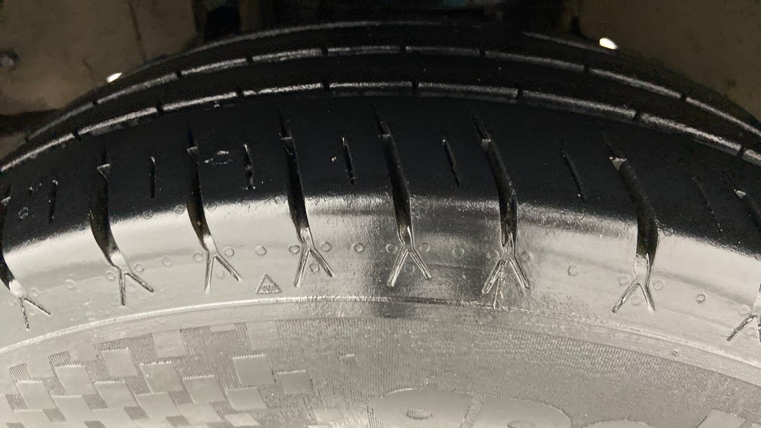 Right Front Tyre Tread