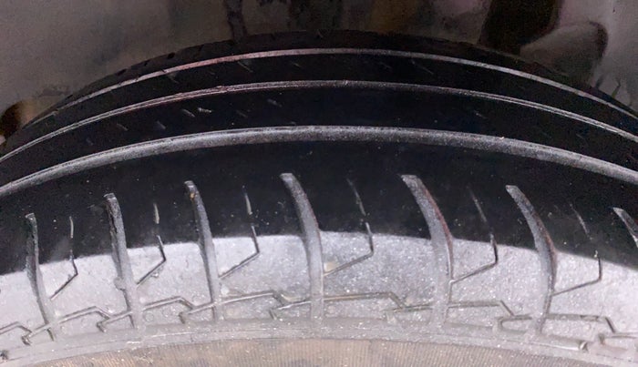2021 Maruti Swift VXI D, Petrol, Manual, 45,335 km, Left Rear Tyre Tread