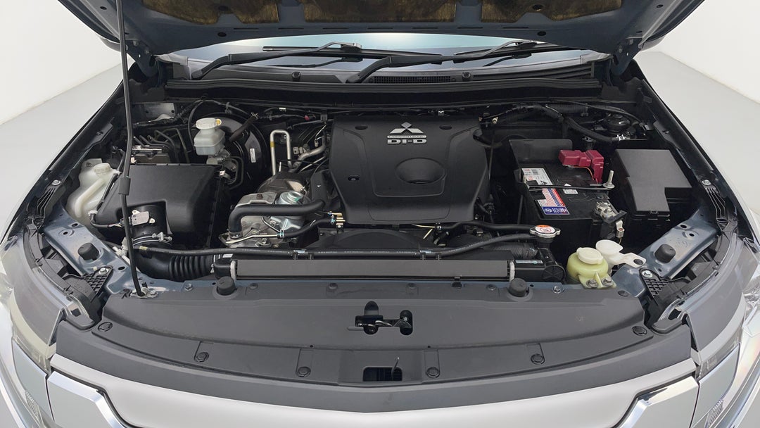 2016 Mitsubishi Pajero Sport Gls (4x4), Automatic, 100471 km, Open Bonnet (Engine)