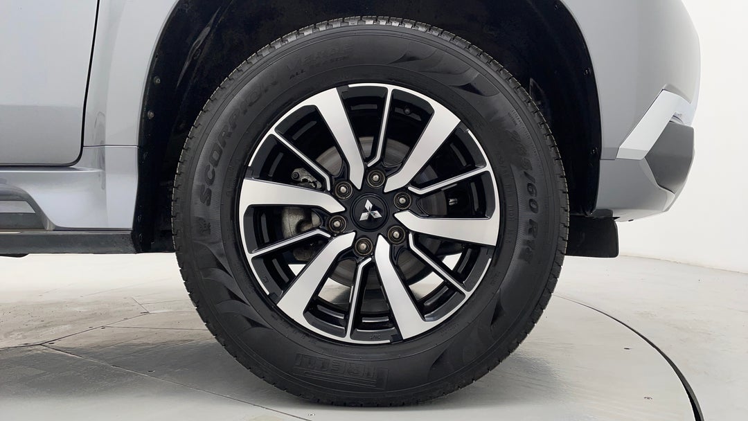 2016 Mitsubishi Pajero Sport Gls (4x4), Automatic, 100471 km, Right Front Wheel