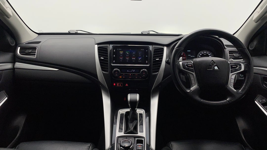 2016 Mitsubishi Pajero Sport Gls (4x4), Automatic, 100471 km, Dashboard View