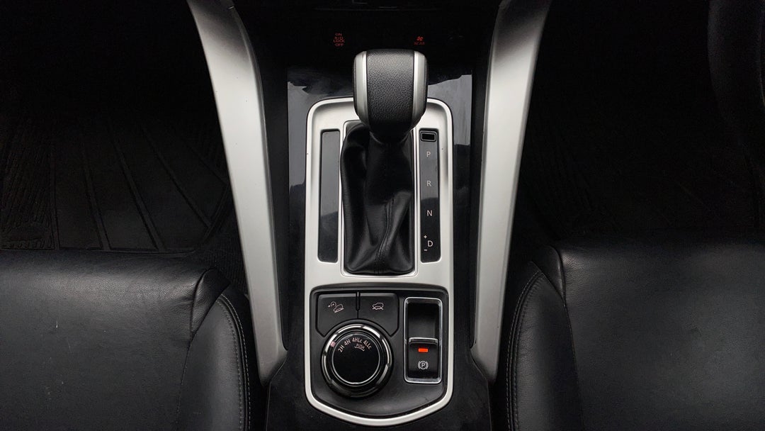 2016 Mitsubishi Pajero Sport Gls (4x4), Automatic, 100471 km, Gear Lever 