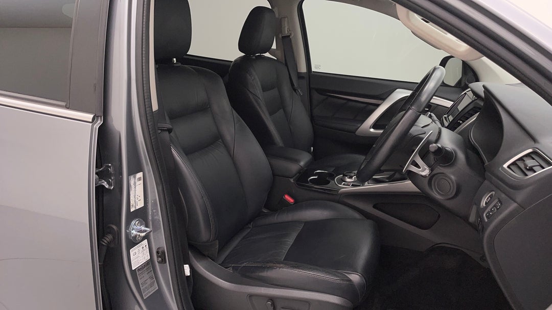 2016 Mitsubishi Pajero Sport Gls (4x4), Automatic, 100471 km, Right Side Front Door Cabin View