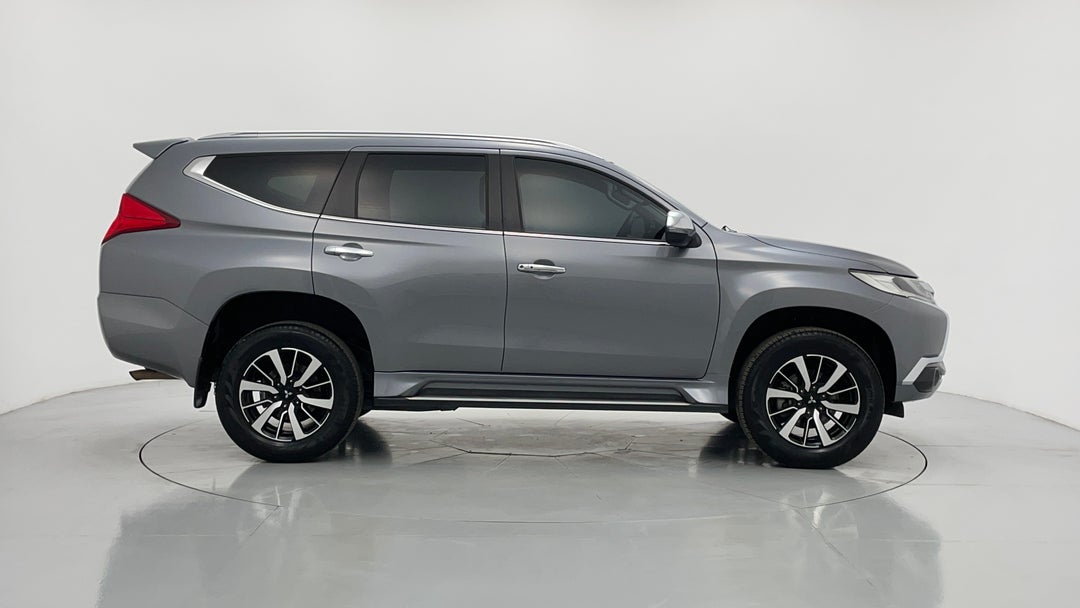 2016 Mitsubishi Pajero Sport Gls (4x4), Automatic, 100471 km, Right Side View