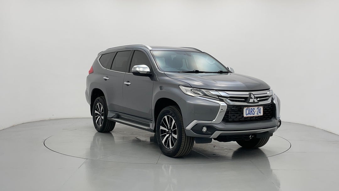 2016 Mitsubishi Pajero Sport Gls (4x4), Automatic, 100471 km, Right Front Diagonal (45- Degree) View
