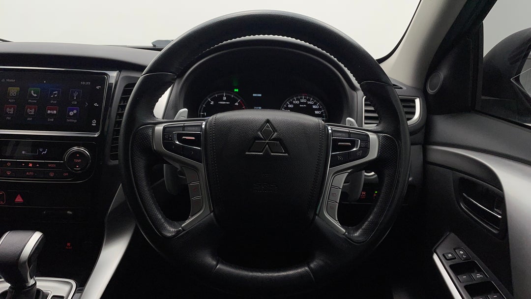 2016 Mitsubishi Pajero Sport Gls (4x4), Automatic, 100471 km, Steering Wheel Close-up