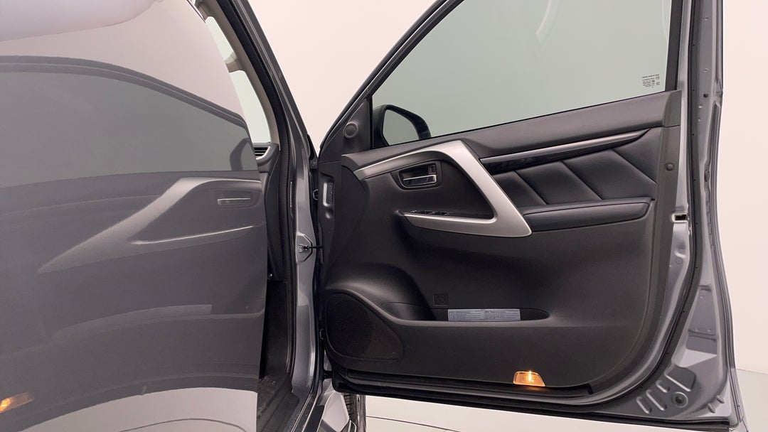 2016 Mitsubishi Pajero Sport Gls (4x4), Automatic, 100471 km, Speaker View