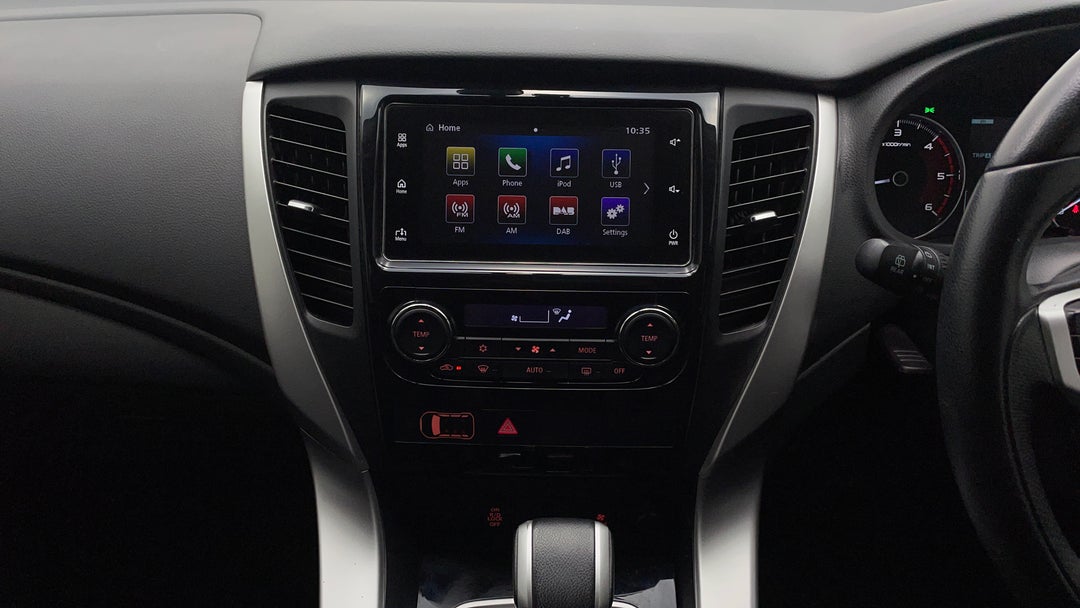 2016 Mitsubishi Pajero Sport Gls (4x4), Automatic, 100471 km, Center Console