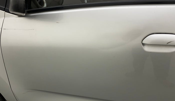 2016 Datsun Redi Go T, Petrol, Manual, 25,395 km, Front passenger door - Minor scratches