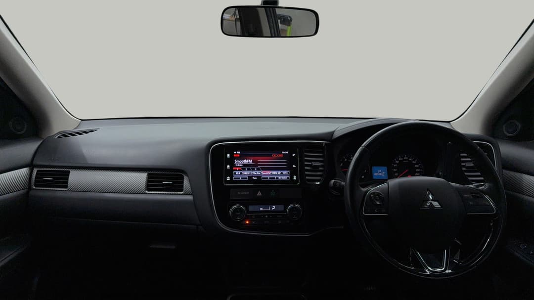 2017 Mitsubishi Outlander Es 7 Seat (2WD), Automatic, 94837 km, Dashboard View