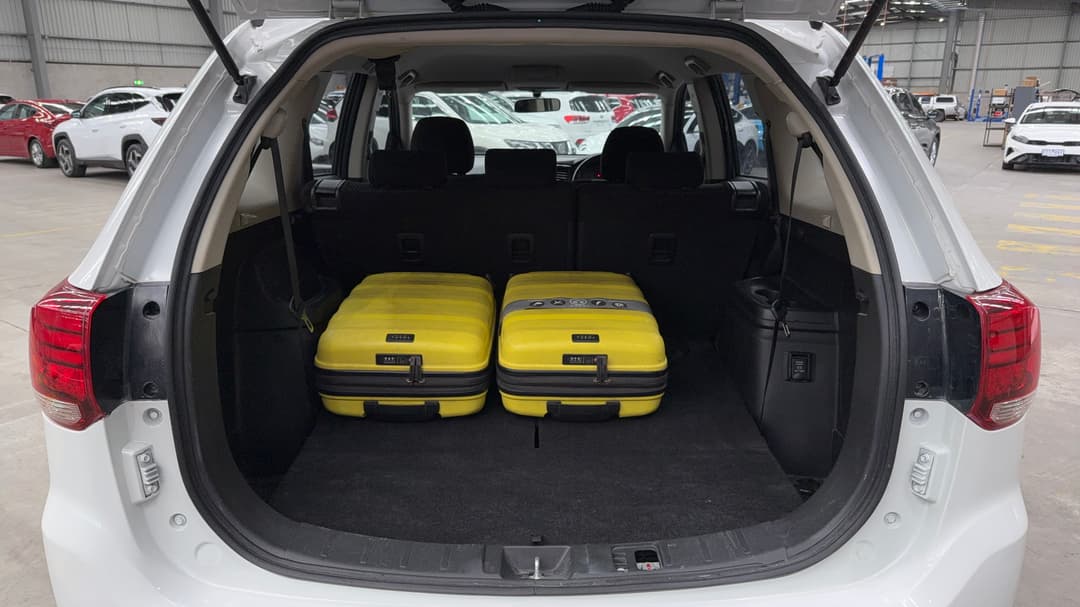 2017 Mitsubishi Outlander Es 7 Seat (2WD), Automatic, 94837 km, Boot Inside View with Luggage