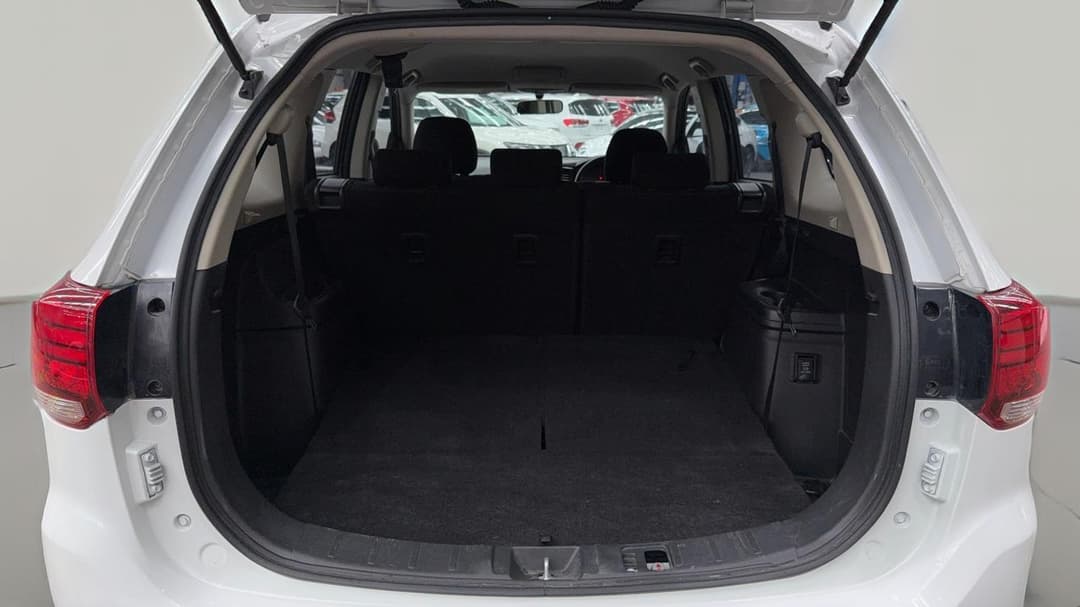 2017 Mitsubishi Outlander Es 7 Seat (2WD), Automatic, 94837 km, Boot Inside View