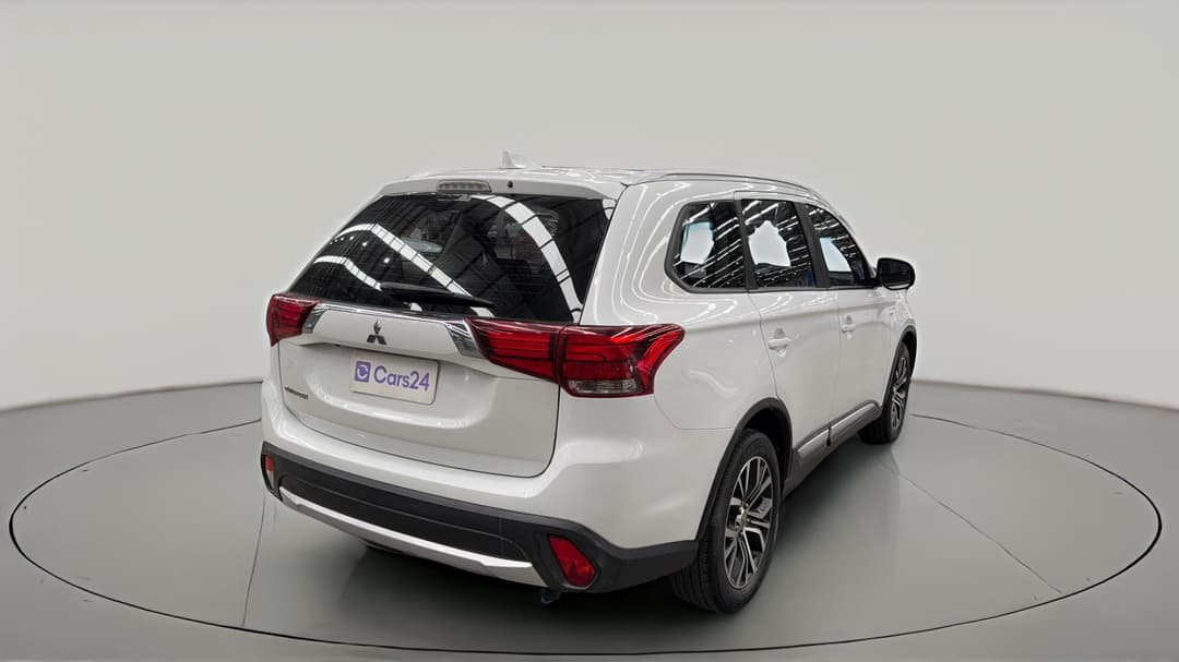 2017 Mitsubishi Outlander Es 7 Seat (2WD), Automatic, 94837 km, Right Back Diagonal (45- Degree) View
