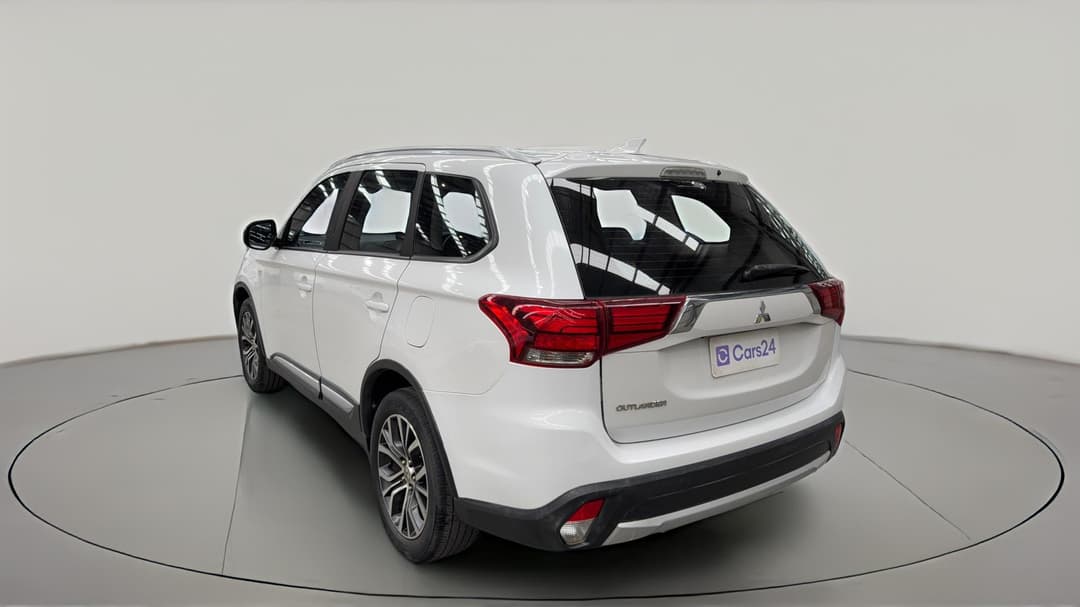 2017 Mitsubishi Outlander Es 7 Seat (2WD), Automatic, 94837 km, Left Back Diagonal (45- Degree) View