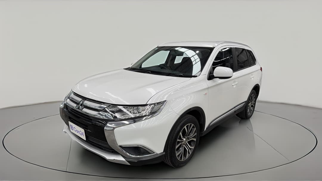 2017 Mitsubishi Outlander Es 7 Seat (2WD), Automatic, 94837 km, Left Front Diagonal (45- Degree) View