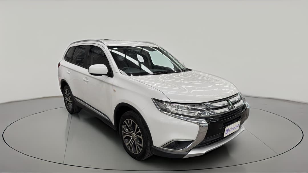 2017 Mitsubishi Outlander Es 7 Seat (2WD), Automatic, 94837 km, Right Front Diagonal (45- Degree) View