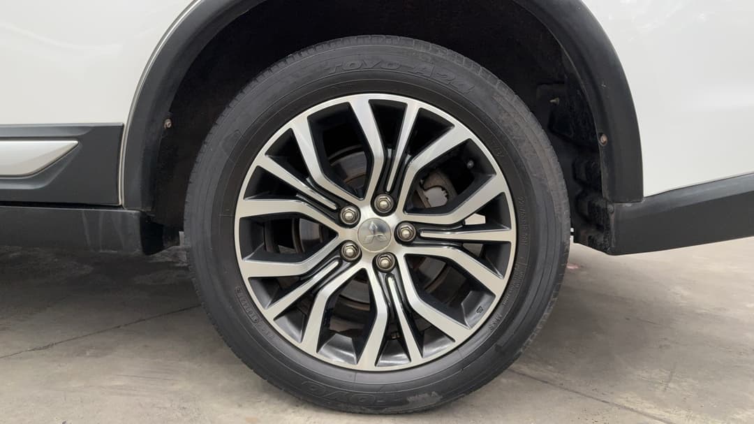 2017 Mitsubishi Outlander Es 7 Seat (2WD), Automatic, 94837 km, Left Rear Wheel