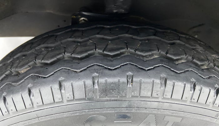 2018 Maruti Eeco 5 STR WITH AC PLUSHTR, Petrol, Manual, 4,647 km, Left Front Tyre Tread