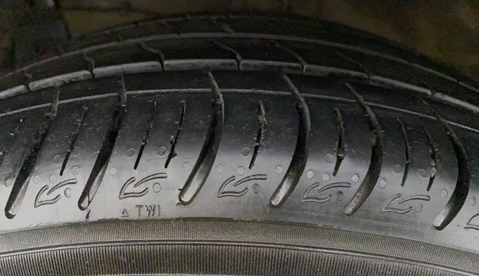 2016 Maruti Ciaz ZXI+ AT, Petrol, Automatic, 60,711 km, Right Rear Tyre Tread