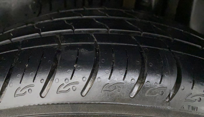 2016 Maruti Ciaz ZXI+ AT, Petrol, Automatic, 60,711 km, Left Front Tyre Tread
