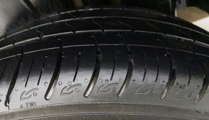 2016 Maruti Ciaz ZXI+ AT, Petrol, Automatic, 60,711 km, Left Rear Tyre Tread