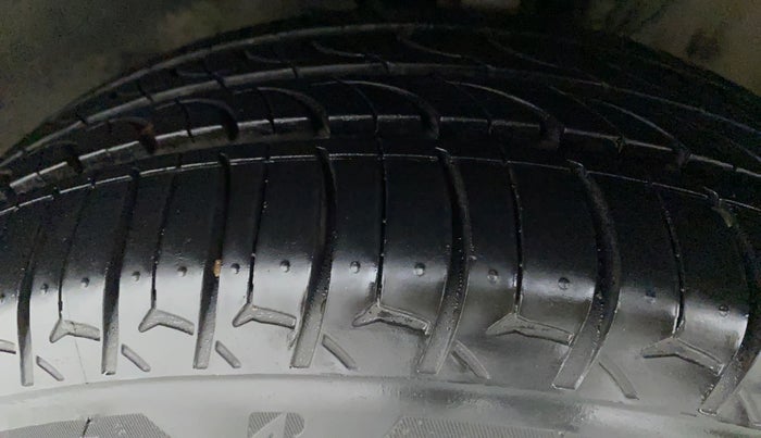 2017 Volkswagen Ameo HIGHLINE1.2L, Petrol, Manual, 64,061 km, Left Front Tyre Tread