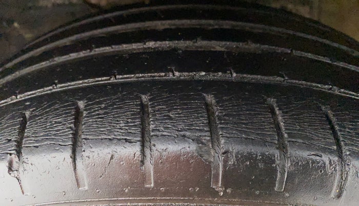 2017 Maruti Baleno ALPHA PETROL 1.2, Petrol, Manual, 45,708 km, Left Front Tyre Tread
