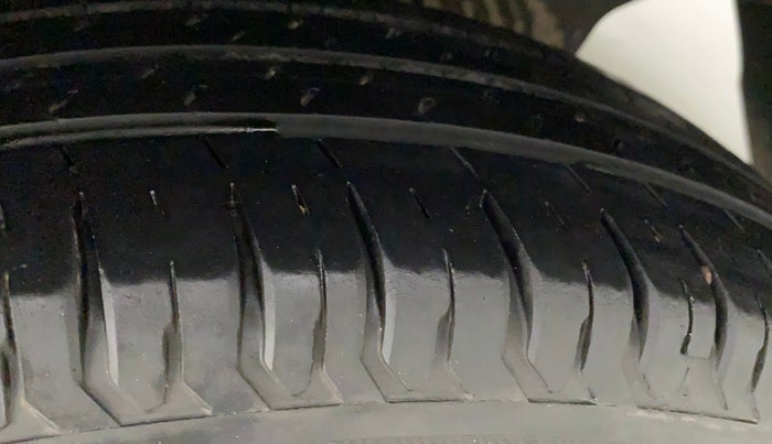 2018 Maruti Dzire LXI, Petrol, Manual, 30,052 km, Left Rear Tyre Tread