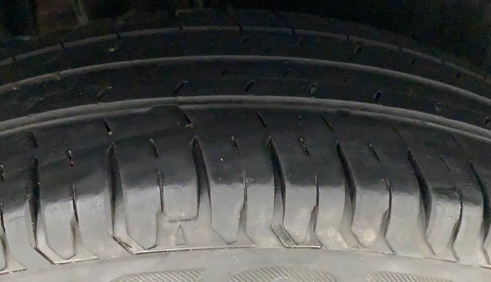 2018 Maruti Dzire LXI, Petrol, Manual, 30,052 km, Right Rear Tyre Tread
