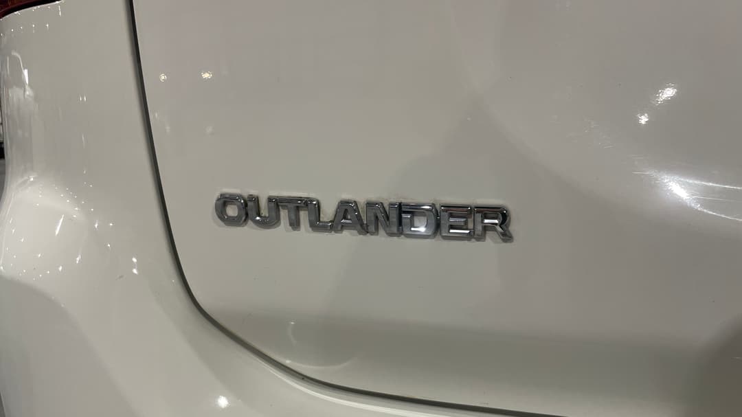 2021 Mitsubishi Outlander Es 7 Seat (2WD), Automatic, 69538 km, Badge (Boot Left Side)