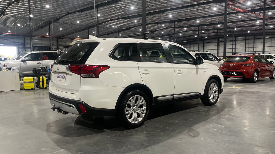 2021 Mitsubishi Outlander Es 7 Seat (2WD), Automatic, 69538 km, Right Back Diagonal (45- Degree) View