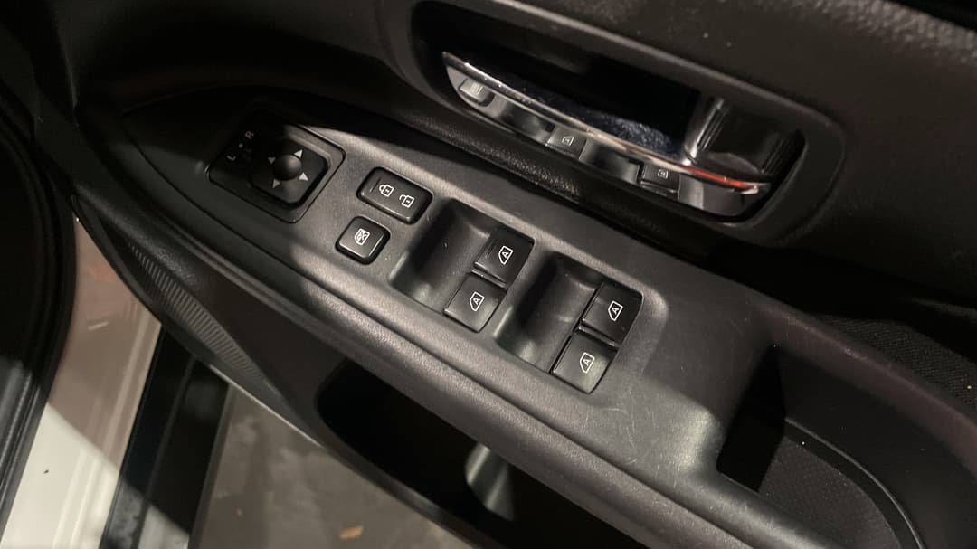 2021 Mitsubishi Outlander Es 7 Seat (2WD), Automatic, 69538 km, Drivers Side Door Panel Controls