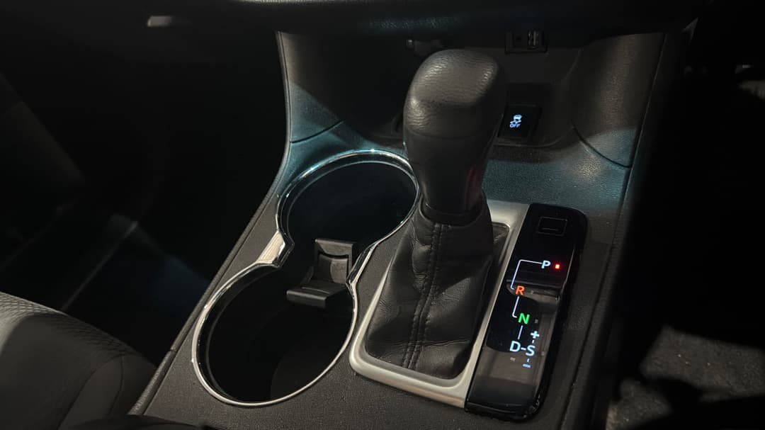 2015 Toyota Kluger Gx (4x2), Automatic, 130938 km, Gear Lever 