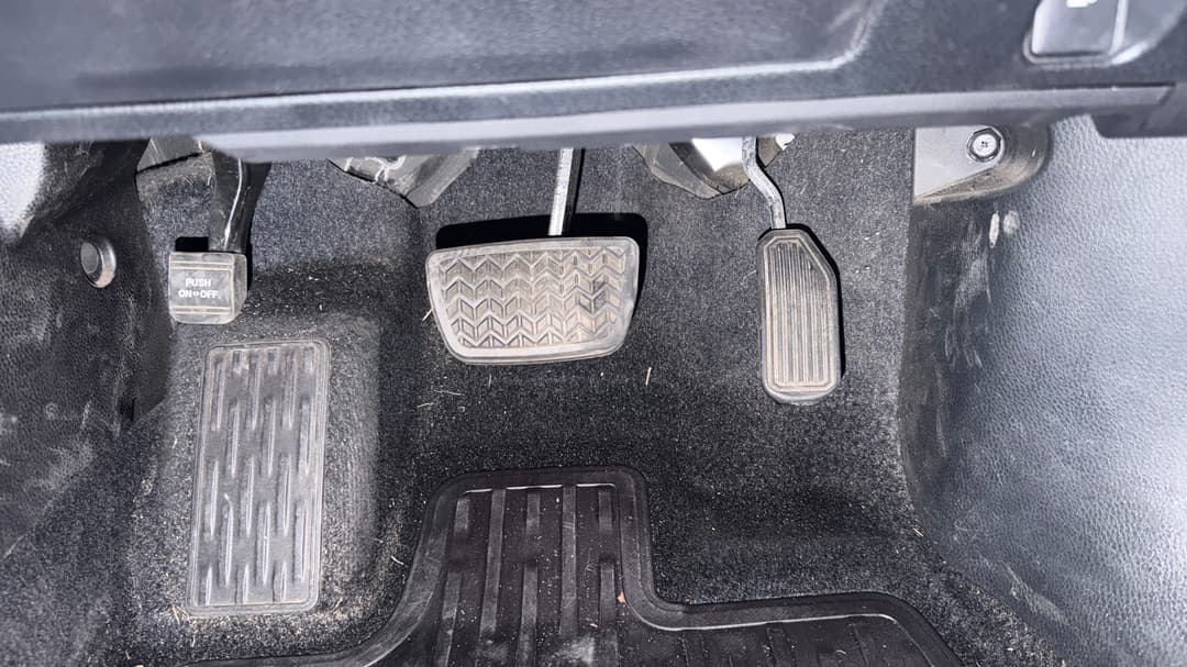 2015 Toyota Kluger Gx (4x2), Automatic, 130938 km, Pedals and Footmat