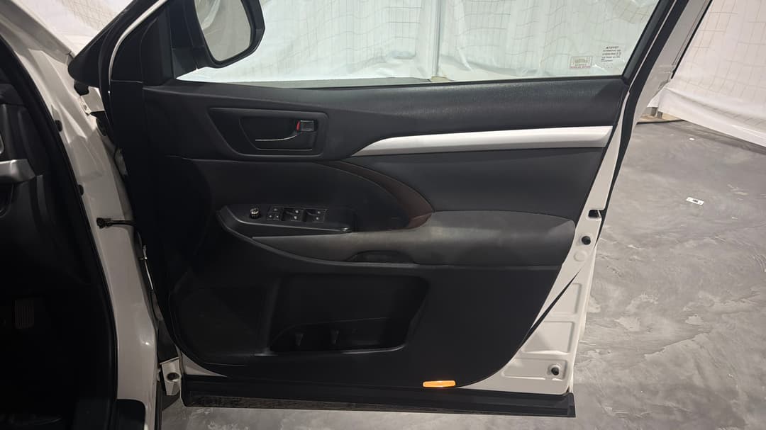 2015 Toyota Kluger Gx (4x2), Automatic, 130938 km, Speaker View