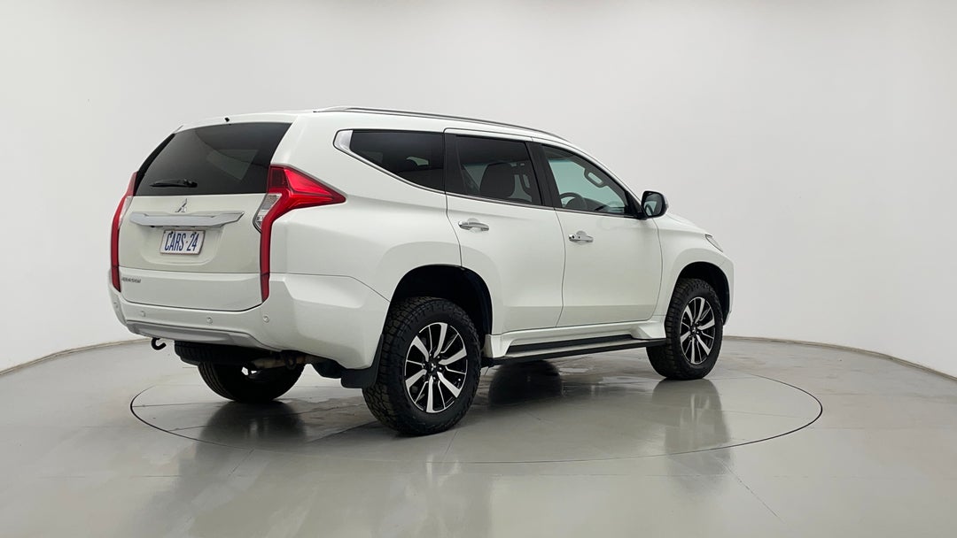 Right Back Diagonal (45- Degree) View