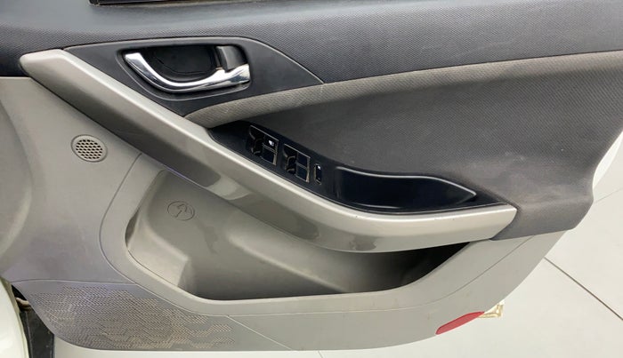 2019 Tata NEXON XZ+ 1.2, Petrol, Manual, 54,503 km, Driver Side Door Panels Control