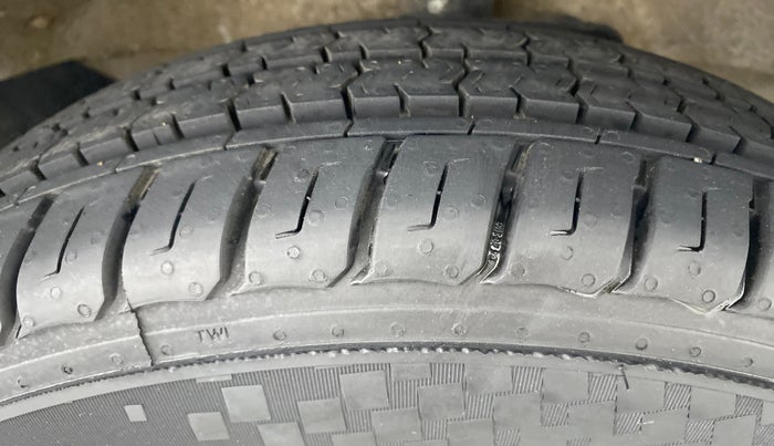 2019 Maruti Eeco 5 STR WITH AC PLUSHTR, Petrol, Manual, 38,591 km, Right Front Tyre Tread