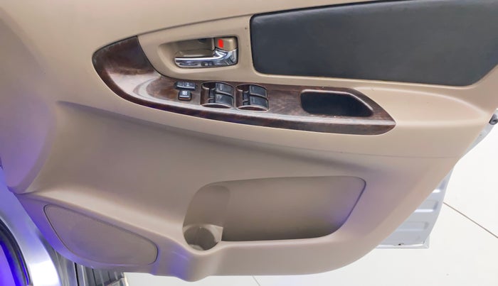 2015 Toyota Innova 2.5 VX 8 STR, Diesel, Manual, 83,333 km, Driver Side Door Panels Control