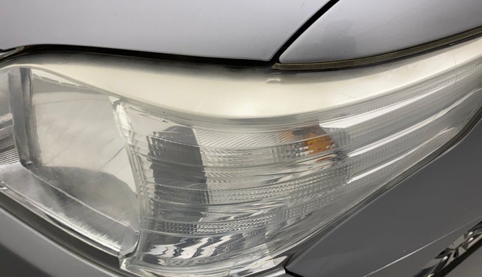 2015 Toyota Innova 2.5 VX 8 STR, Diesel, Manual, 83,333 km, Left headlight - Faded