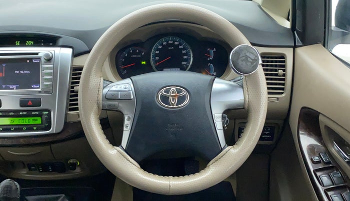 2015 Toyota Innova 2.5 VX 8 STR, Diesel, Manual, 83,333 km, Steering Wheel Close Up