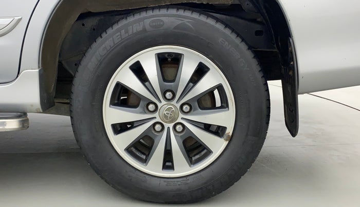 2015 Toyota Innova 2.5 VX 8 STR, Diesel, Manual, 83,333 km, Left Rear Wheel