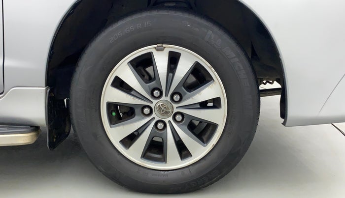 2015 Toyota Innova 2.5 VX 8 STR, Diesel, Manual, 83,333 km, Right Front Wheel