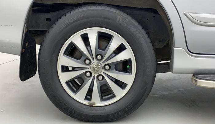 2015 Toyota Innova 2.5 VX 8 STR, Diesel, Manual, 83,333 km, Right Rear Wheel