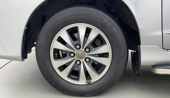 2015 Toyota Innova 2.5 VX 8 STR, Diesel, Manual, 83,333 km, Left Front Wheel