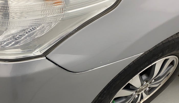 2015 Toyota Innova 2.5 VX 8 STR, Diesel, Manual, 83,333 km, Left fender - Slightly dented